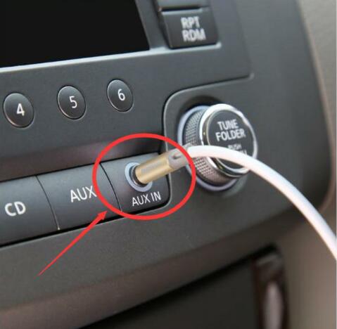 大多數(shù)人還用手機(jī)導(dǎo)航，笨！連上根線，全車(chē)一