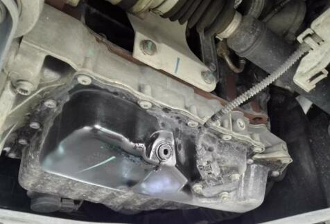 發(fā)動(dòng)機(jī)油底殼螺絲可以纏生料帶嗎？